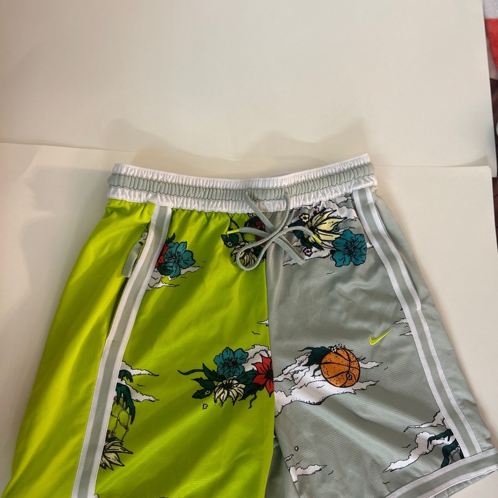 Nike Dual-Tone Graphic Shorts - Green and Gray
